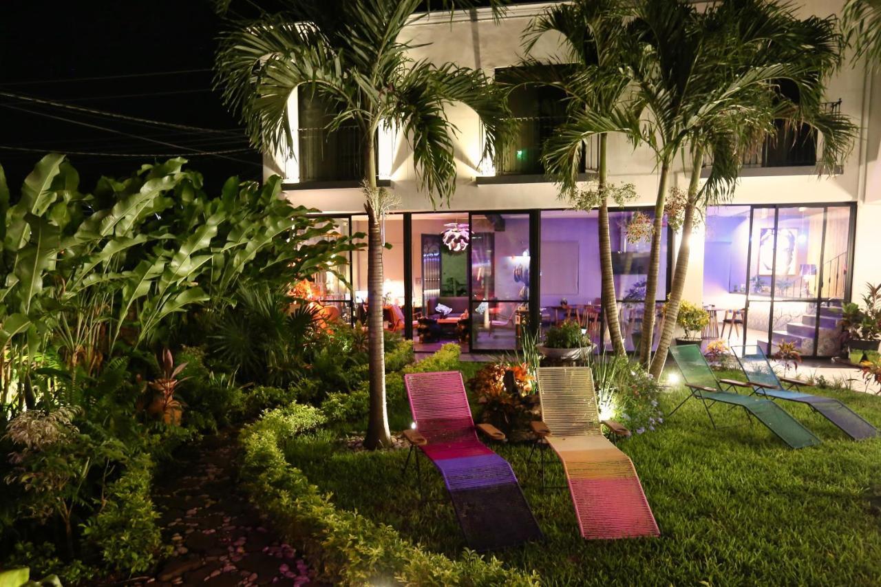 Hotel Casa Chukum Bacalar Exterior foto The garden at the hotel