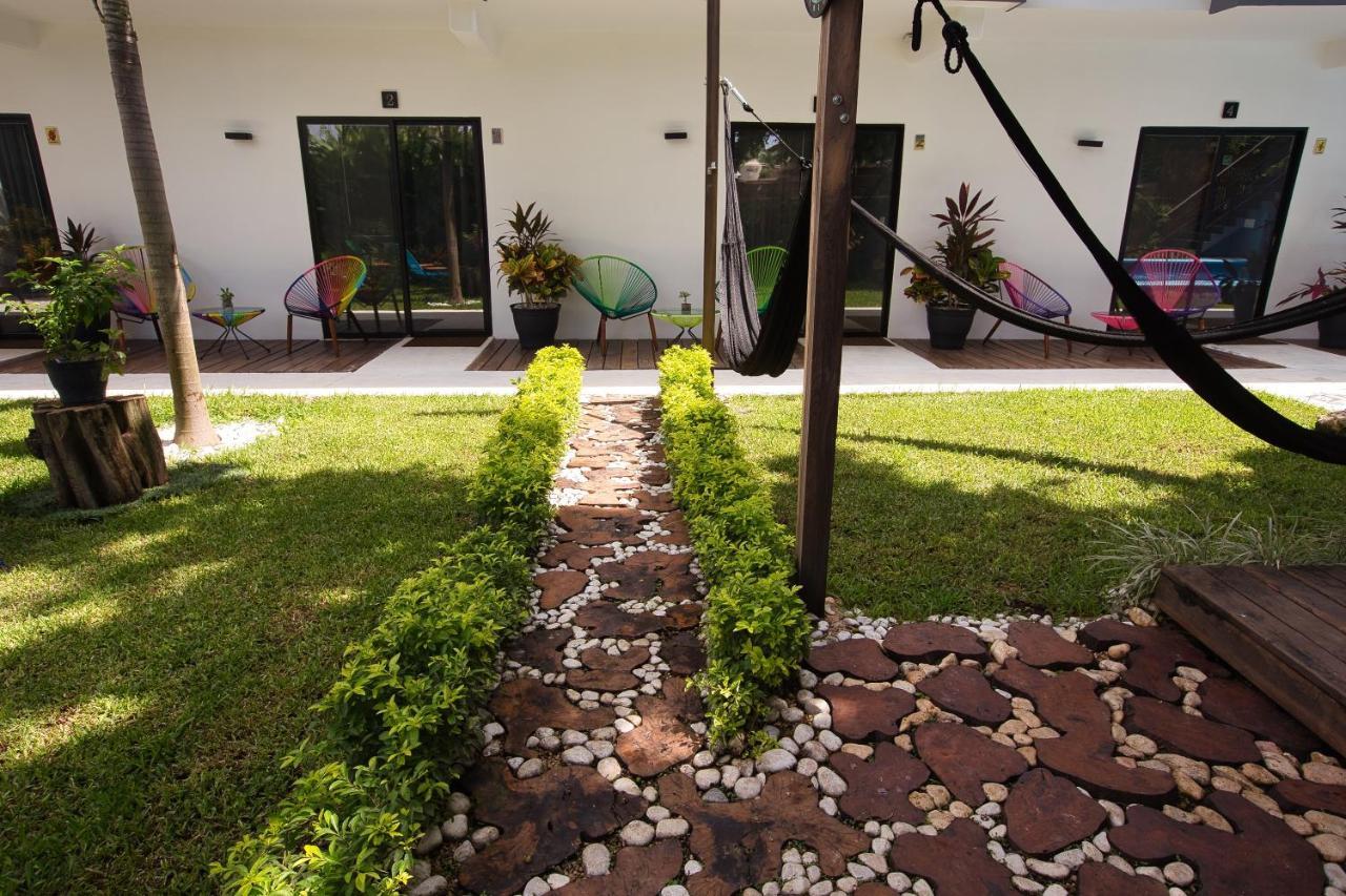 Hotel Casa Chukum Bacalar Exterior foto A garden in the city of Mérida, Yucatán, Mexico.